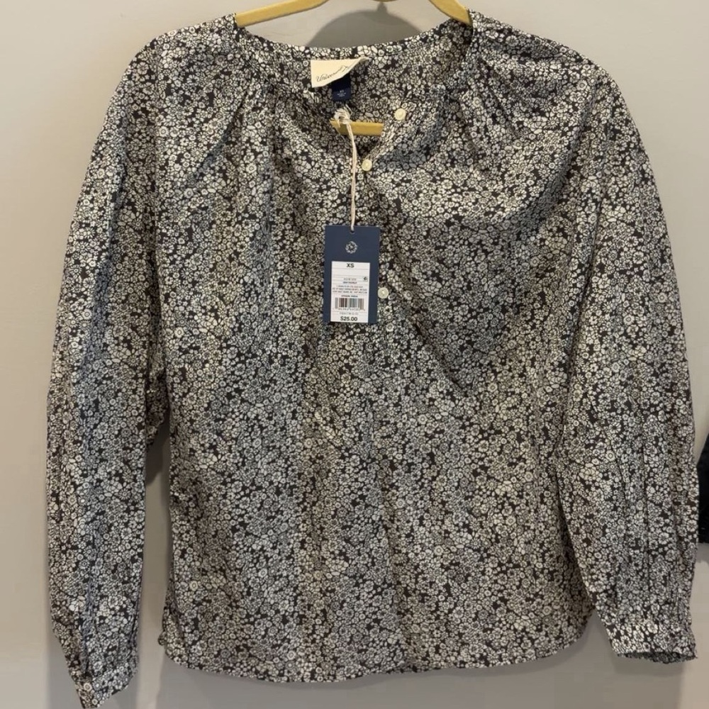 Universal Thread Black and White Floral Peasant Blouse